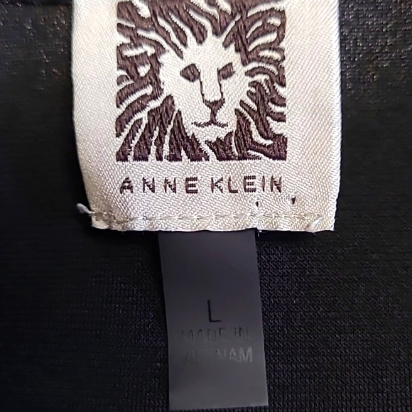 Anne Klein Sleeveless Black V-neck Top - Picture 5 of 7